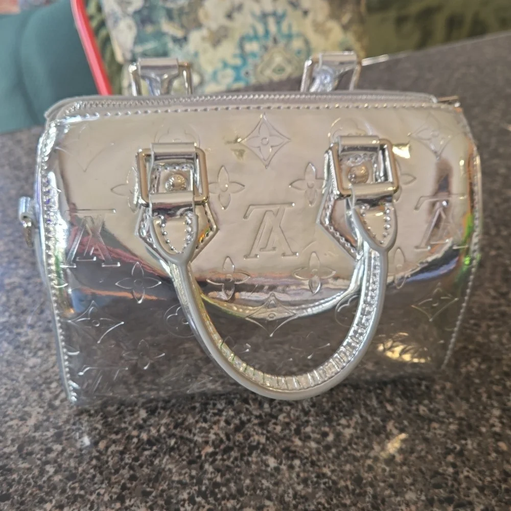 Louis Vuitton Shiny Silver Clutch - Picture 5 of 6